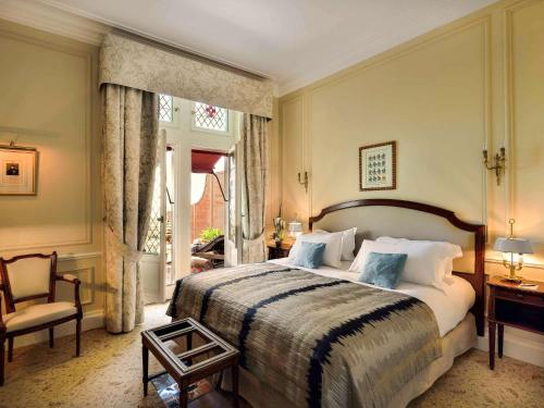 Superior Double Room with one King Bed