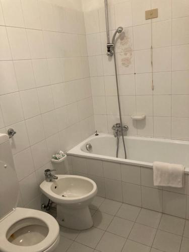 HOTEL ISA – Massa, WI