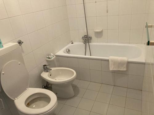 HOTEL ISA – Massa, WI
