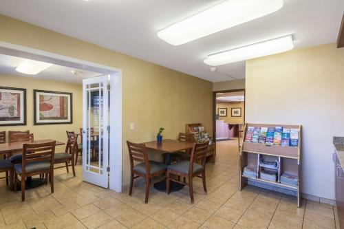 Motel 6-Eau Claire WI - image 5