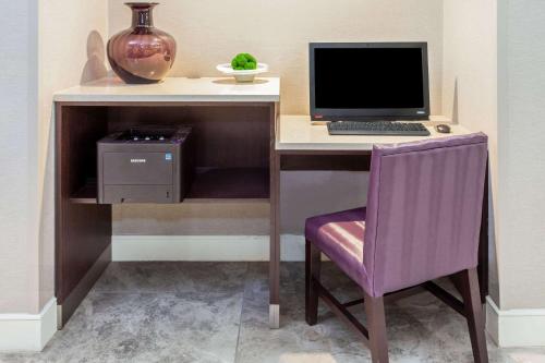 La Quinta by Wyndham Lubbock West Medical Center - image 11