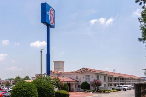 Motel 6-North Little Rock, AR - McCain