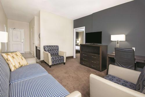 Sleeps 6