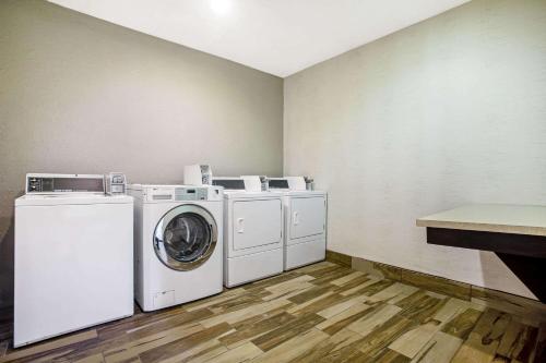 La Quinta by Wyndham Karnes City - Kenedy - main image