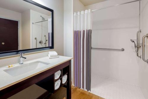 La Quinta by Wyndham McAllen Convention Center - image 9