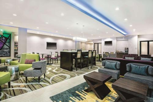 La Quinta by Wyndham McAllen Convention Center - image 13