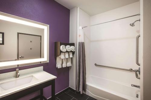 La Quinta by Wyndham Lubbock South - image 10