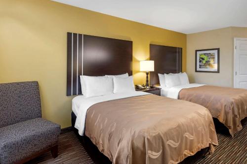 2 double beds