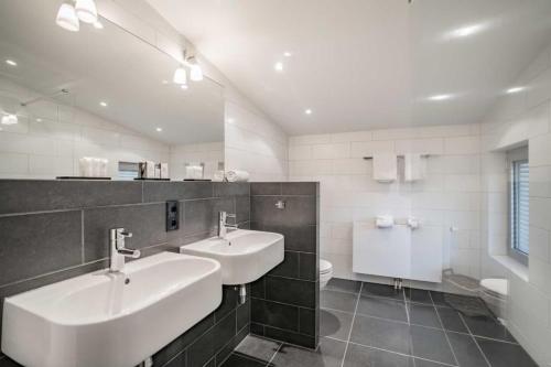 Crossmoor - main image