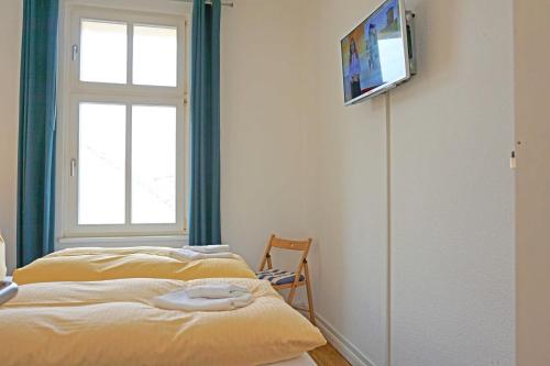 Two-Bedroom Apartment with Lake View image 9