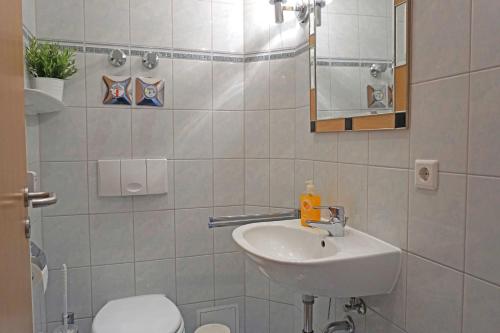 Two-Bedroom Apartment with Lake View image 6