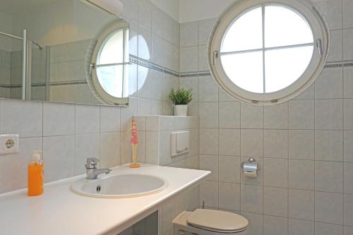 Two-Bedroom Apartment with Lake View image 7