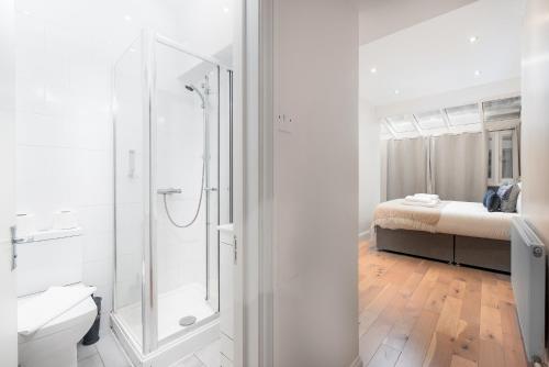 Mayfair Apartments - image 12