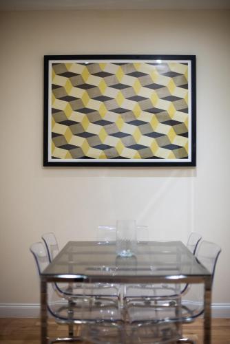 Mayfair Apartments - image 10