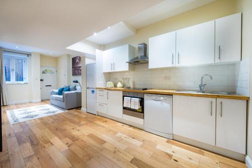 Mayfair Apartments - image 13