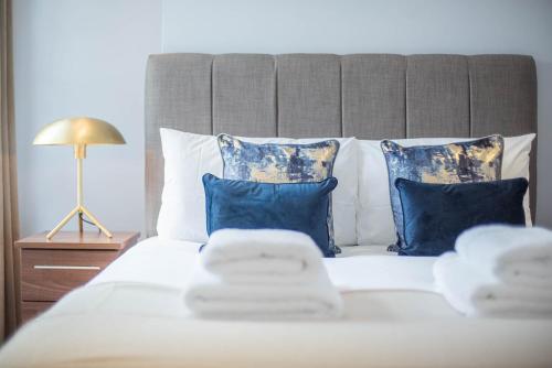 Mayfair Apartments - main image