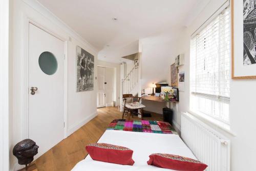 Lovely 2 Bedroom Family Home near Tower Bridge