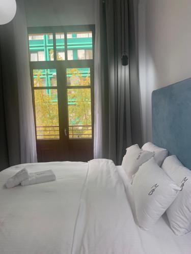 The Maroon Bottle Hotel 3