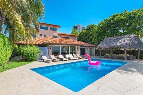View, Villa Toscana - Luxury with Pool in Miami Beach (FL)