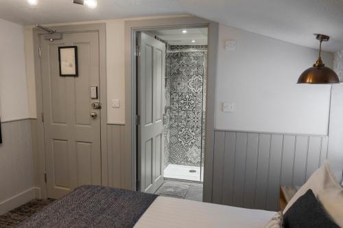 Royal Oak - image 9