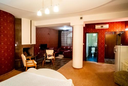 Globus Hotel - image 6