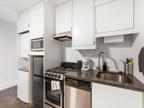 Comfortable Studio with Queen Bed, City Walkable!