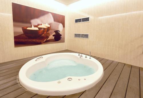 Hotel Garbi Millenni - image 2