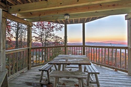 Hot Tub and Mtn Views Scenic Cabin in Gatlinburg!