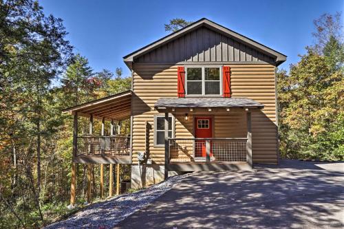 Pigeon Forge Cabin with Hot Tub 1 Mi to Parkway in Pigeon Forge, USA