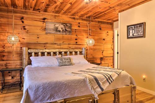 Smokies View Wears Valley Retreat with Hot Tub! in Sevierville, USA