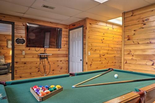 Smokies View Wears Valley Retreat with MTN Views! - image 12