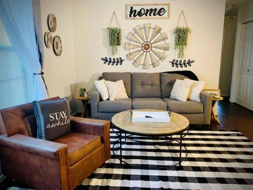Quaint Rustic Charm 2BD/1BA + Choctaw & SEOSU