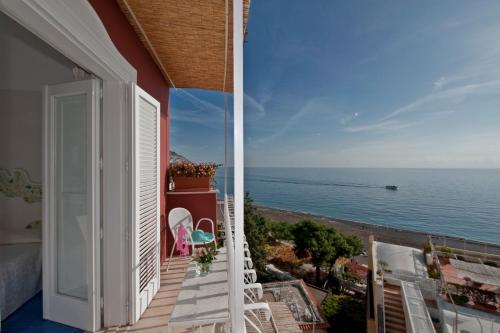 Chambre double avec 1 ou 2 lits, vue sur la mer, balcon