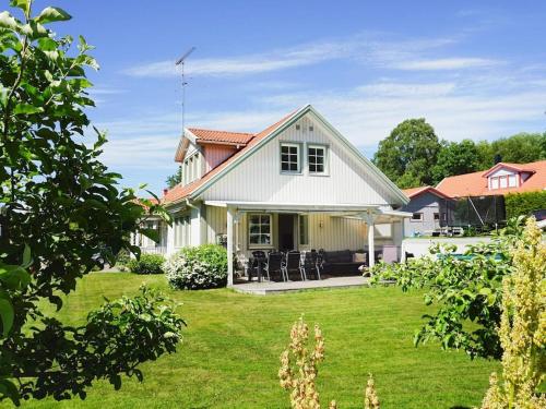 9 person holiday home in SOLLENTUNA