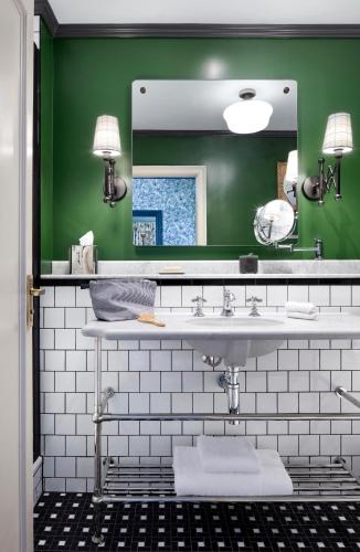 326497761 The Randolph Hotel, by Graduate Hotels