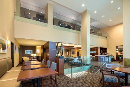 ล็อบบี้, ไฮแอท เพลส วอชิงตัน ดีซี/ยูเอส แคปิตอล (Hyatt Place Washington Dc/us Capitol) near ศูนย์บริการนักท่องเที่ยวอาคารรัฐสภาสหรัฐ