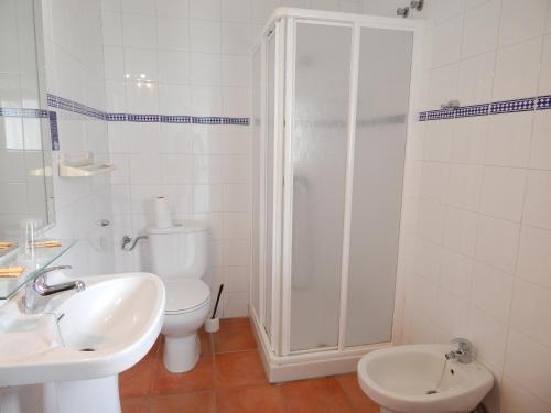 Double or Twin Room image 10