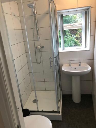 Twin Room with Shower