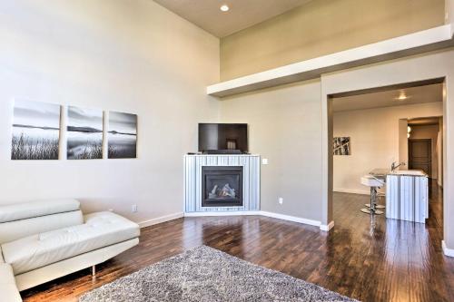 Sleek and Modern Townhome about 11 Mi to Dtwn Boise