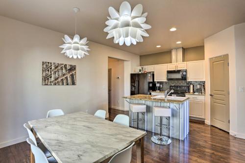 Sleek and Modern Townhome about 11 Mi to Dtwn Boise