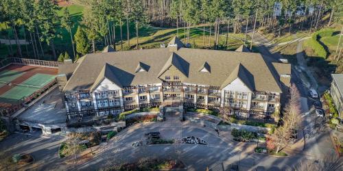 Fairways Hotel on the Mountain in Victoria, Canada
