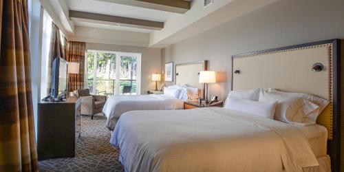 Fairways Hotel on the Mountain in Victoria, Canada
