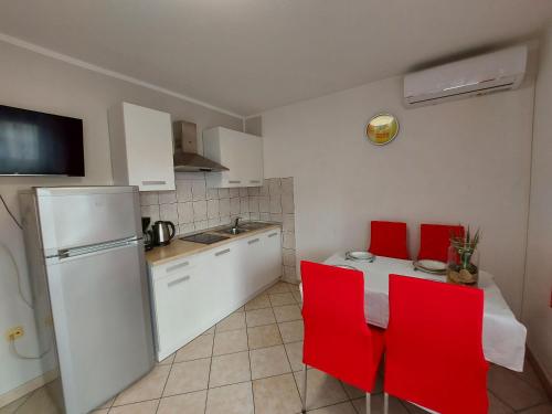 Apartments Bernarda - image 13