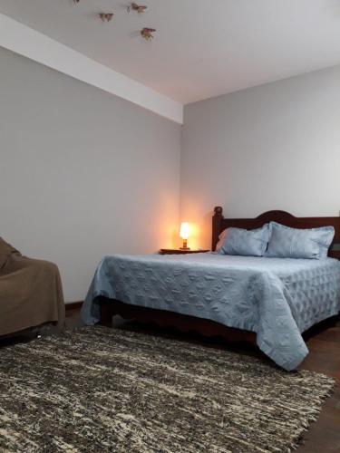 1 queen bed, 2 twin beds