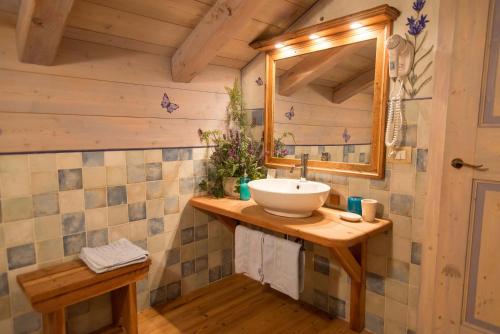 Quadruple Room with Private Bathroom