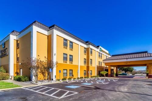 Quality Inn Texas City I-45 - image 12