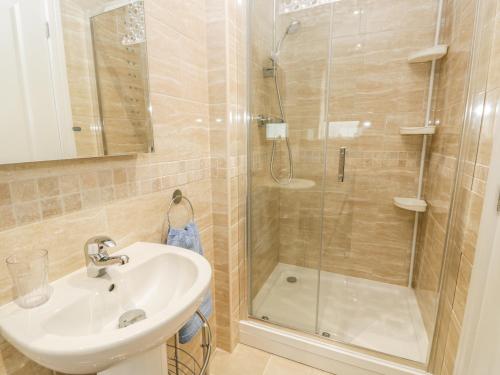 Apartment 2 Scarborough - image 14