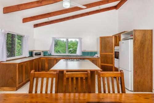 المرافق, منتجع كاست أواي (Castaway Resort) in Arorangi