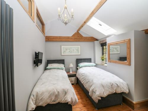 The Carriage House Matlock - image 10