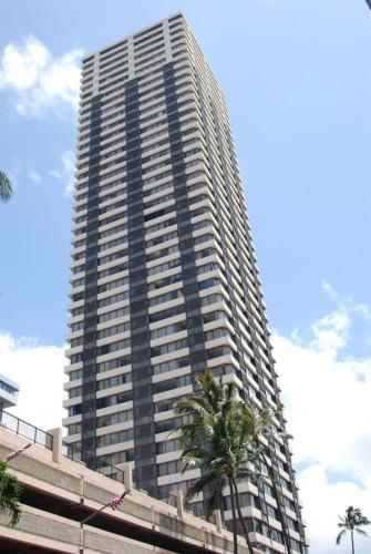 Waikiki beach modern studio No resort fee Best location